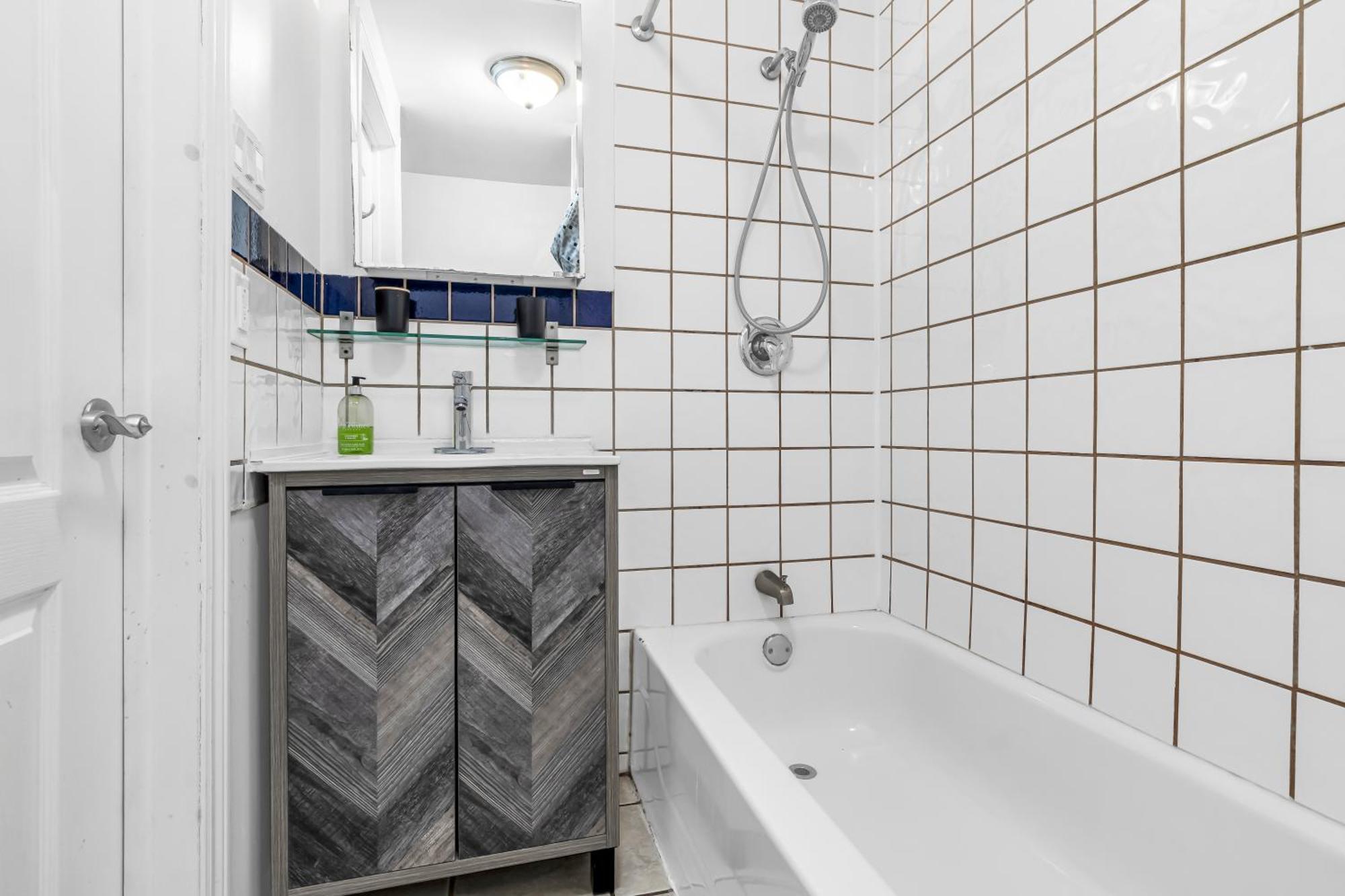 Beautiful 3-Bedrooms In Heart Of Plateau Mont-Royal مونتريال المظهر الخارجي الصورة