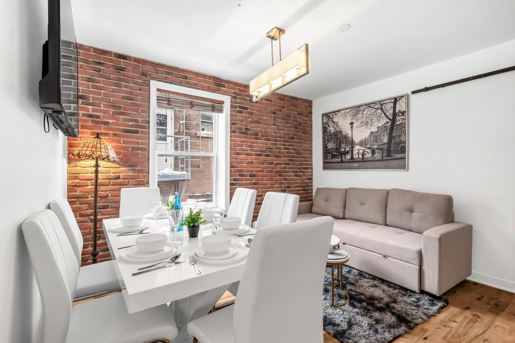 Beautiful 3-Bedrooms In Heart Of Plateau Mont-Royal مونتريال المظهر الخارجي الصورة